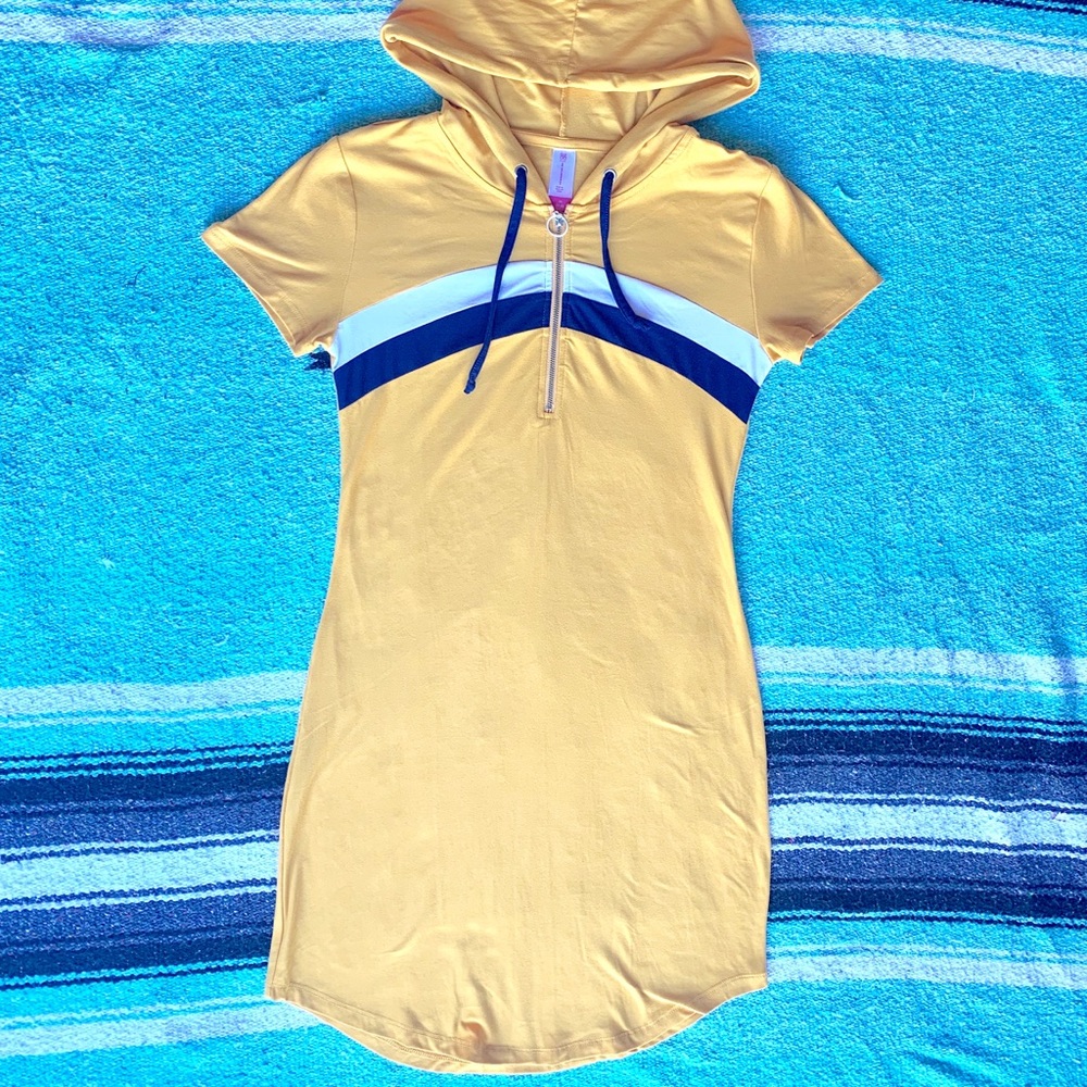 NWOT Retro 70s inspired mini dress